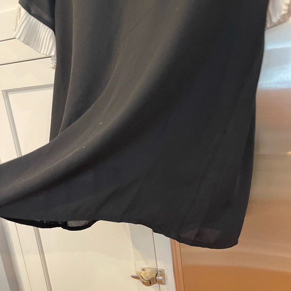 NWT Cece Black and White Blouse Size Medium - Picture 6 of 6